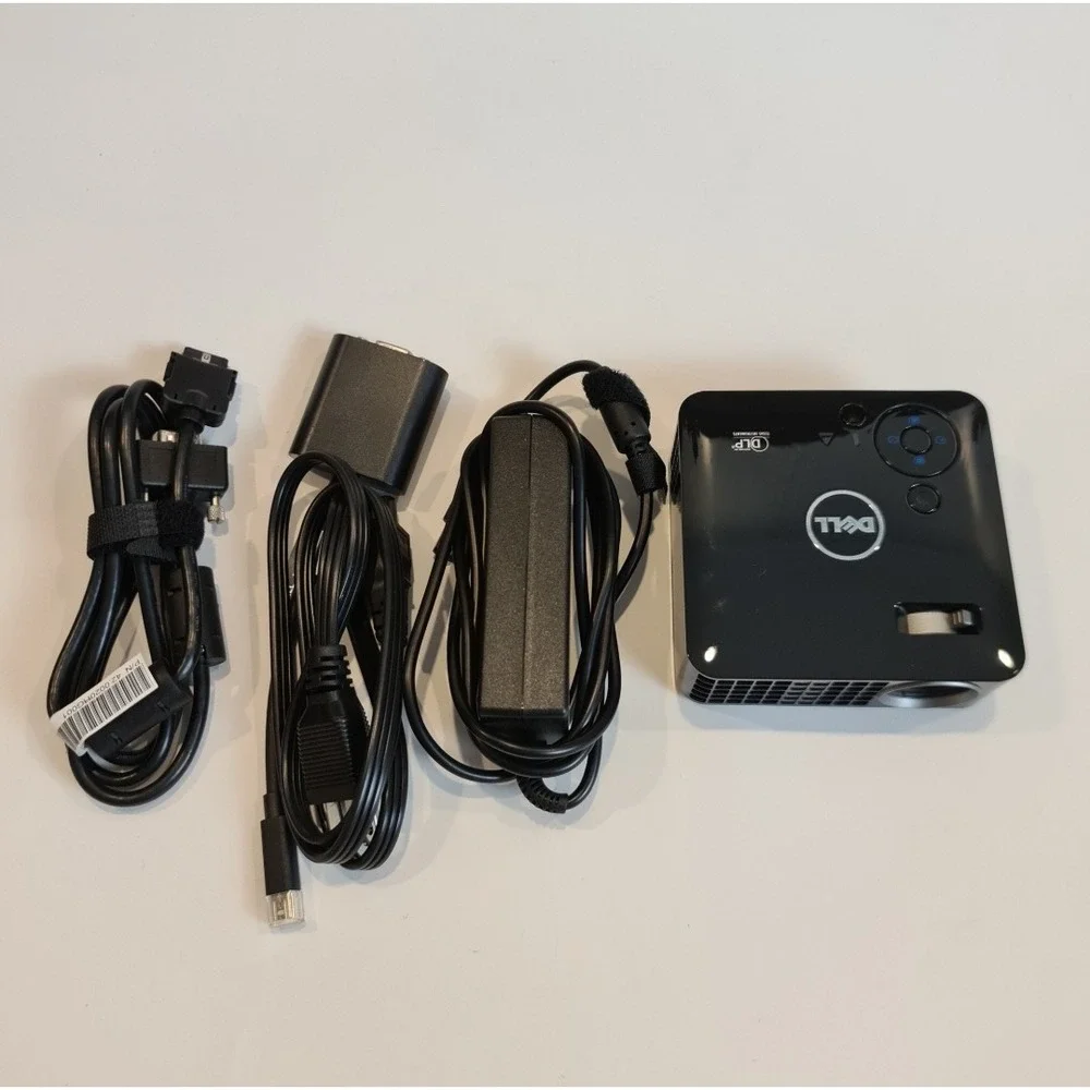 Dell M110 Ultra-Mobile‎ DLP Projector Black with Case and Cables WXGA 300 Lumens